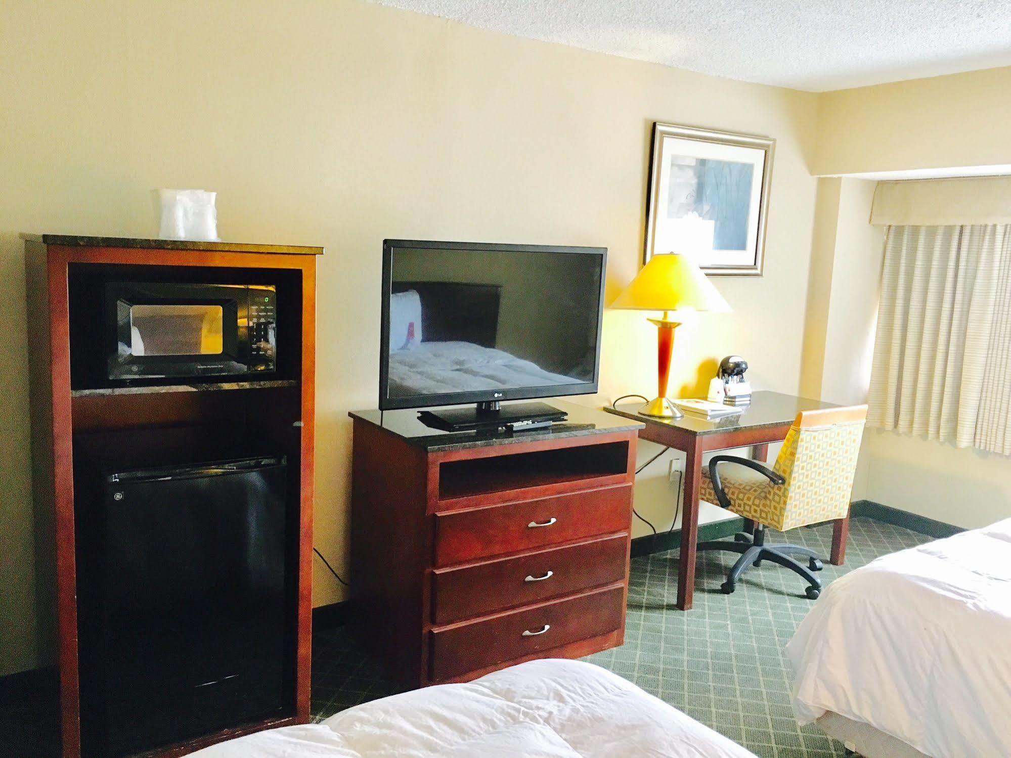 Rodeway Inn Sandston Extérieur photo